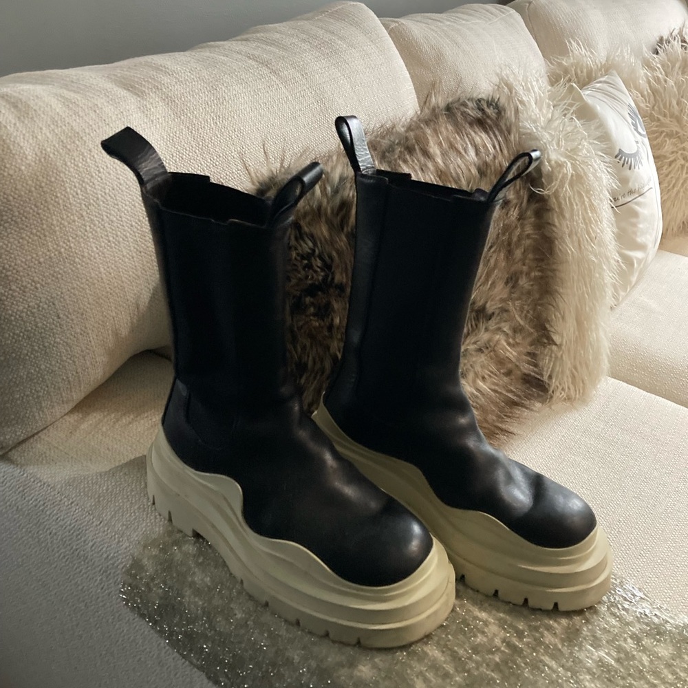 100% Authentic Bottega Veneta Chelsea Boots